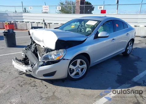 2012 Volvo S60 T5 z USA, uszkodzony, nr VIN YV1622FS5C2053126